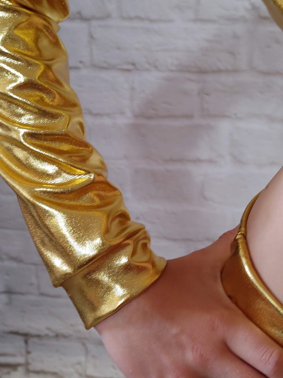 Dámská metalická třpytivá mikina s velkou kapucí pro výkonnostní zlatou barvu